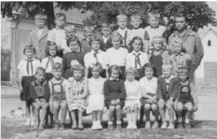 3.&nbsp;třída a&nbsp;učitel Hynek ve&nbsp;školním roce 1958&nbsp;– 59